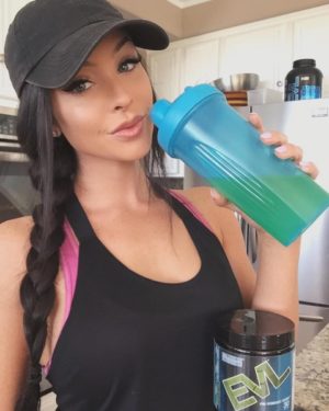 EVL ENGN Girl Shaker
