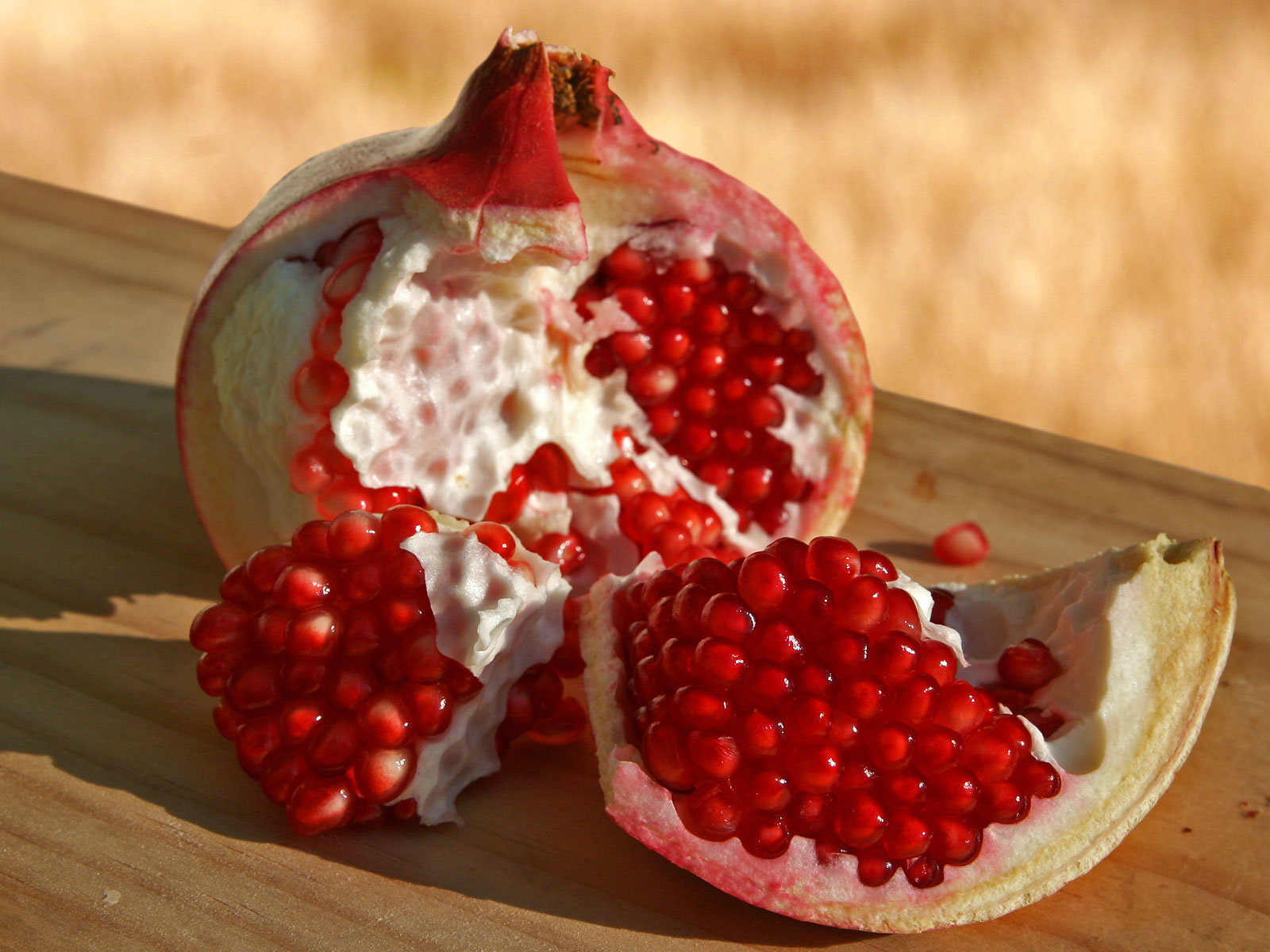 Pomegranate: Seeds in a sarcotesta